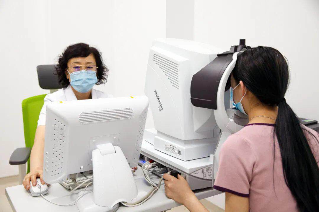 眼睛干澀、看不清字？ 快來這里檢查
