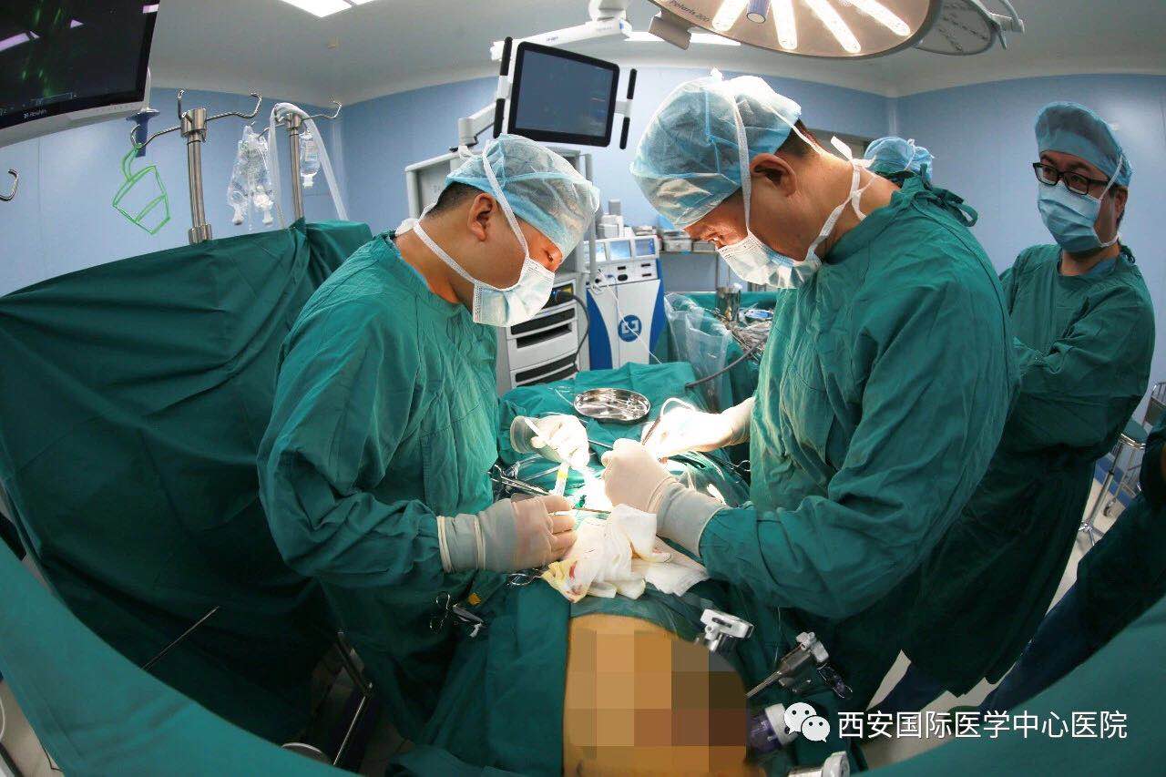 重磅！我院成功完成西北首例四代達芬奇機器人輔助房間隔缺損修補術