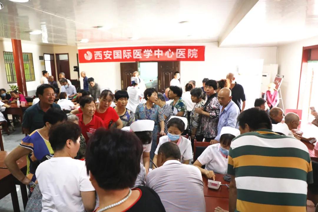 “施天使之愛(ài)，佑百姓健康”系列公益義診——走進(jìn)綠地社區(qū)