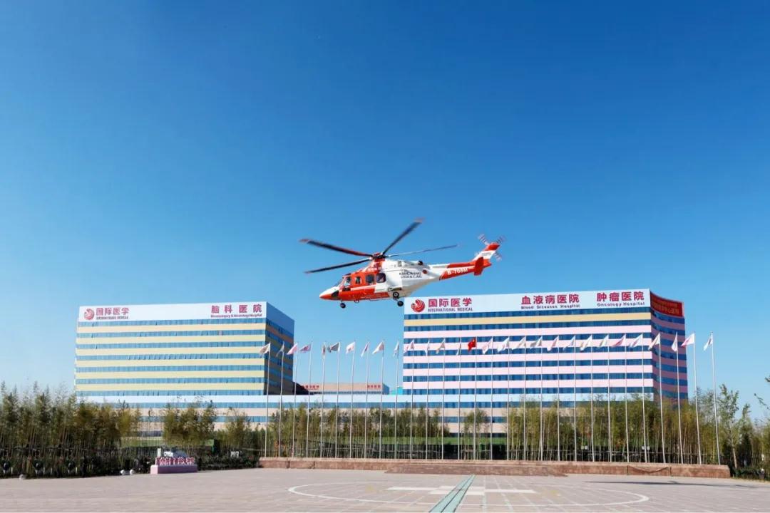 人民數(shù)字陜西—生命續(xù)航 分秒必爭(zhēng)！  西安國(guó)際醫(yī)學(xué)中心醫(yī)院緊急救助一名跨省“飛”來(lái)的重癥患者