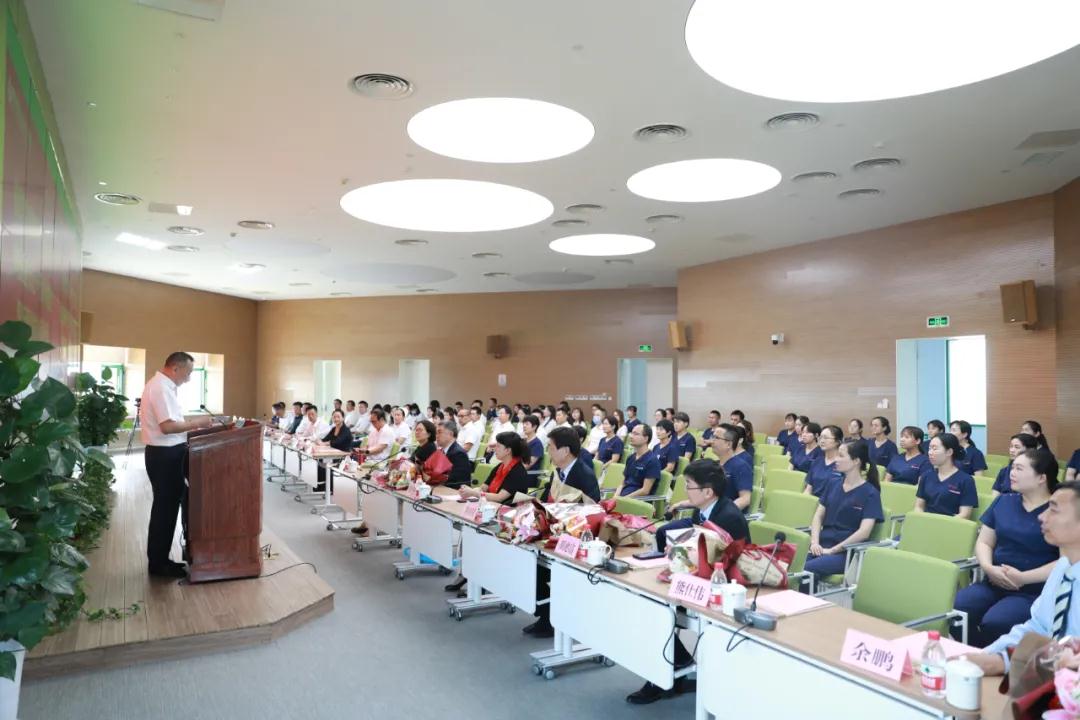 陽光網(wǎng)—昔日并肩戰(zhàn) ，今日敘佳緣 隨州市中心醫(yī)院到國際醫(yī)學(xué)中心醫(yī)院參觀交流