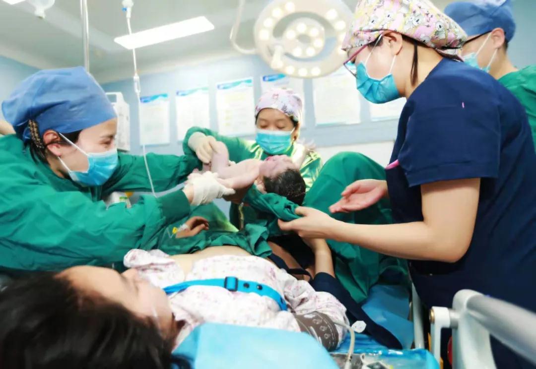 華商云健康—迎新春，西安國際醫(yī)學中心醫(yī)院第一個“金牛寶寶”來啦！