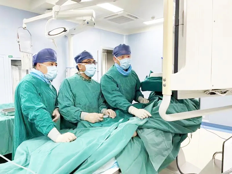 胸悶、腹脹、乏力……患者突發(fā)布加綜合征 介入治療把命救