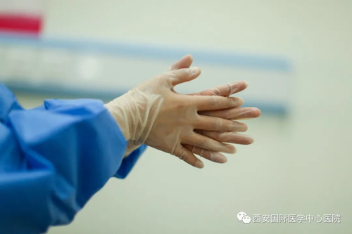 49秒！她的手，已接種了13230人