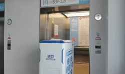 機(jī)器人成精啦！送藥還會(huì)坐電梯
