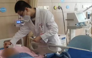 危急重癥、“大白肺” 90%以上恢復(fù)良好，他們?nèi)绾巫龅降模?>
				             </a>
                <div   id=