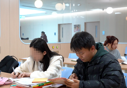治療、學(xué)習(xí)兩不誤！病房里開啟了“小課堂”