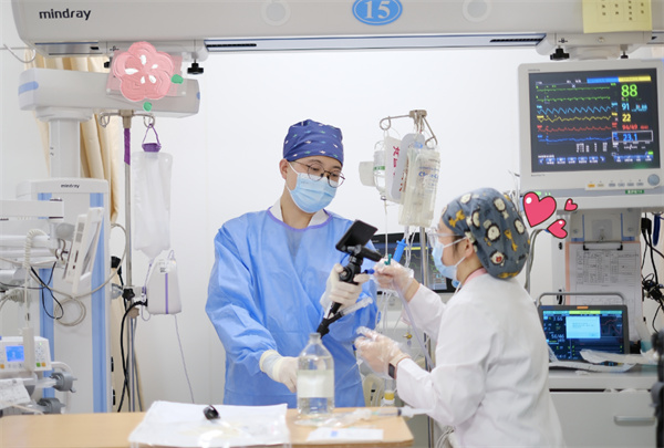 身心同救！重癥病房里的“祛病”與“醫(yī)心”