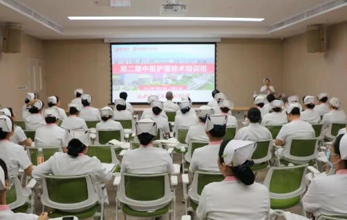 辨證、貼敷、耳穴……解鎖中醫(yī)護理“新技能”